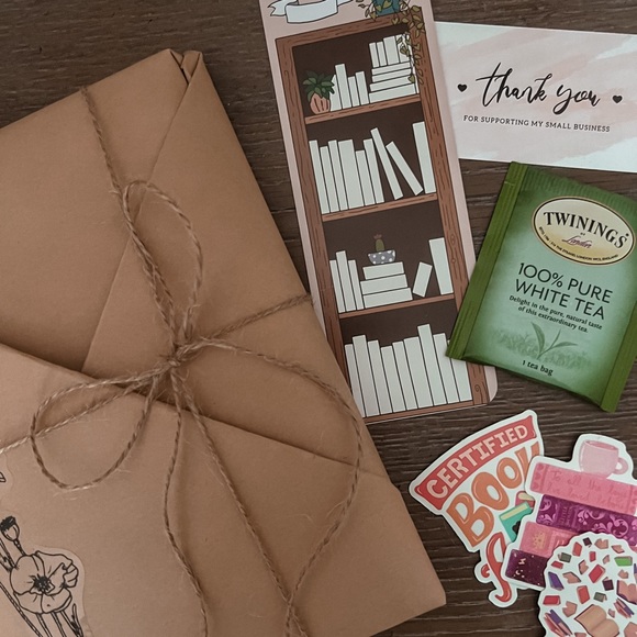 Blind date with a book 📚 - Picture 3 of 5